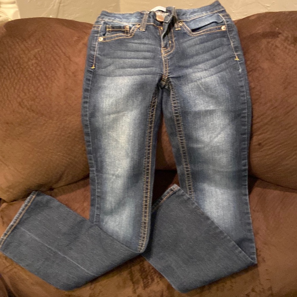 No boundaries size 1 women’s jeans. These are low waisted.